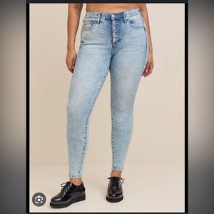 NWT Torrid Bombshell Skinny Premium Stretch High Rise Button Fly Jeans